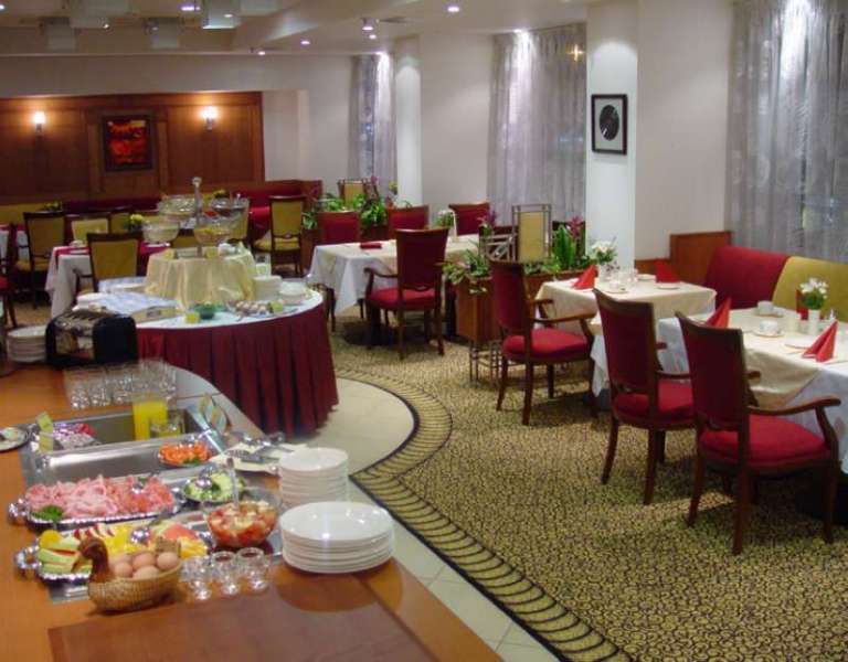 Ramada Centre Hotel 4*